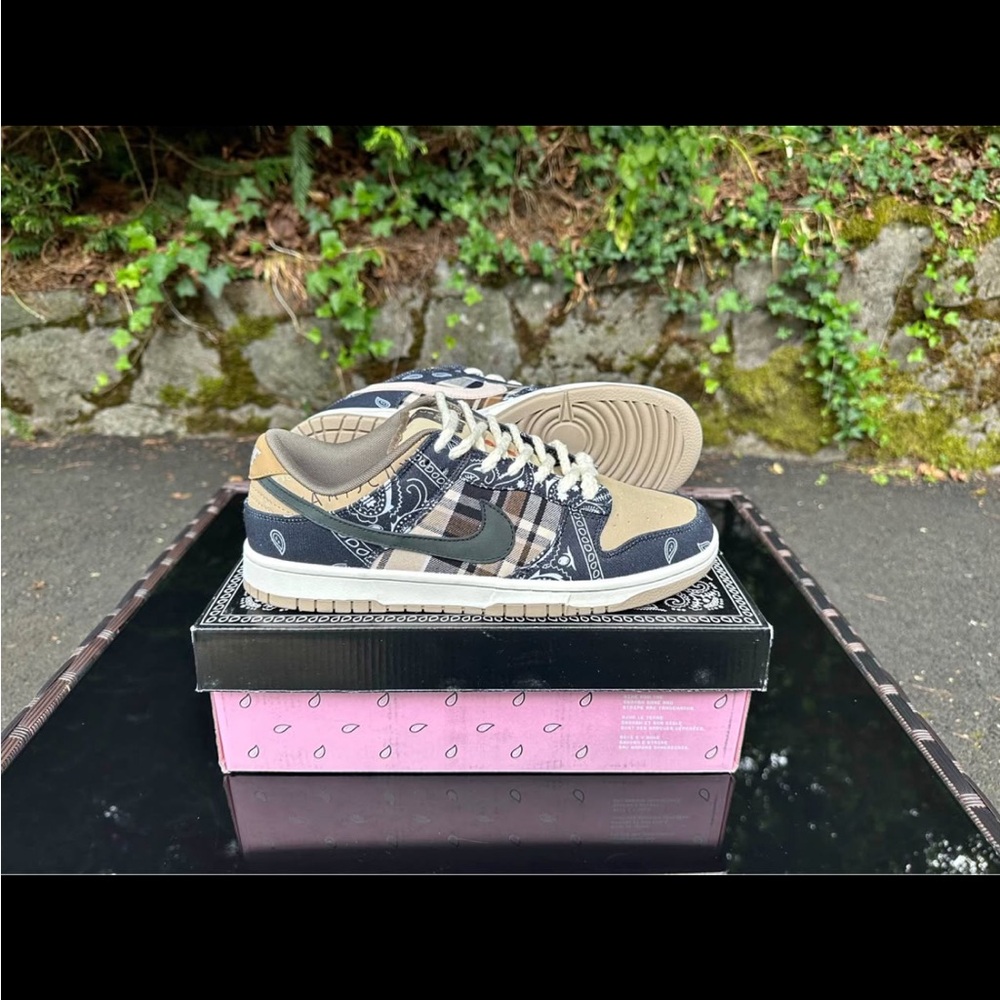 Nike Travis Scott Dunks SB